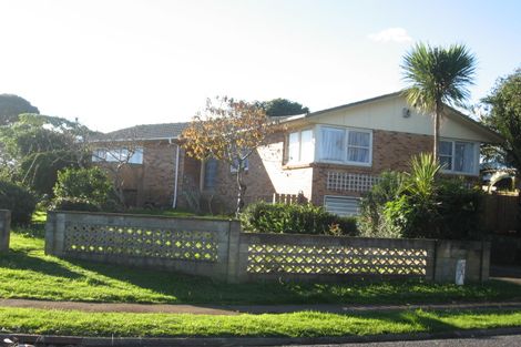 Photo of property in 2 Ainsdale Place, Manurewa, Auckland, 2102