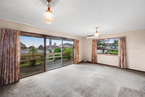 Photo of property in 22 Rogers Avenue, Eastern Beach, Auckland, 2012