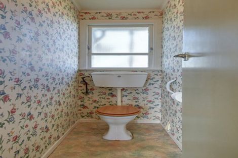Photo of property in 28 Suther Street, Waverley, 4510
