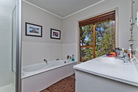 Photo of property in 30 Portobello Place, Torbay, Auckland, 0630