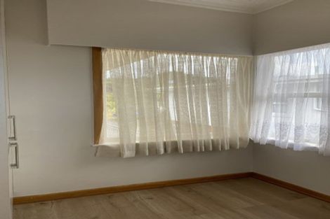 Photo of property in 193 Glenfield Road, Hillcrest, Auckland, 0627