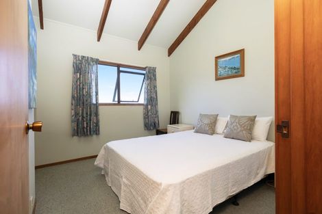 Photo of property in 107 North Piha Road, Piha, 0772