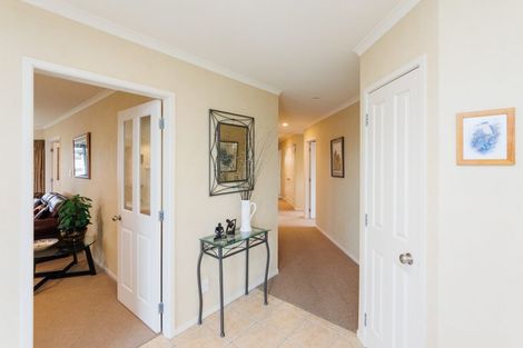 Photo of property in 24 Johnstone Drive, Fitzherbert, Palmerston North, 4410