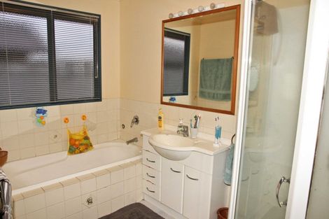 Photo of property in 2 Twickenham Place, Nawton, Hamilton, 3200