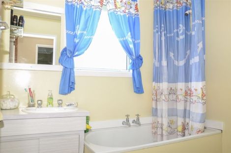 Photo of property in 75 Edinburgh Crescent, Waikiwi, Invercargill, 9810