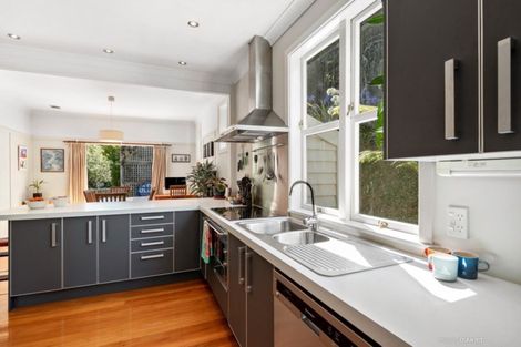 Photo of property in 23 Tio Tio Road, Miramar, Wellington, 6022