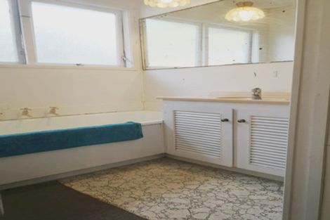 Photo of property in 18 Chevis Place, Pakuranga, Auckland, 2010