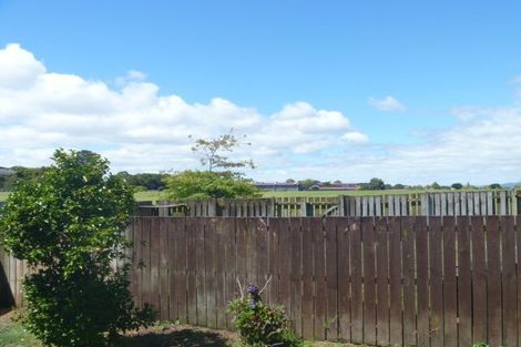 Photo of property in 1/8 Senecio Place, Weymouth, Auckland, 2103