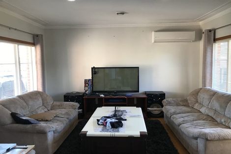 Photo of property in 28 Coles Crescent, Papakura, 2110