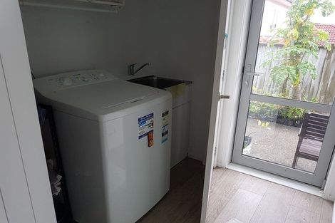 Photo of property in 28 Gibbston Crescent, Flat Bush, Auckland, 2016