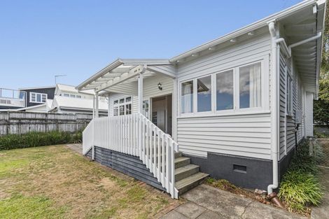 Photo of property in 87 Pendarves Street, New Plymouth, 4310