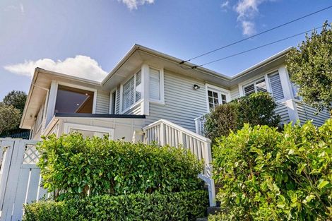 Photo of property in 9 Mana View Road, Paremata, Porirua, 5026