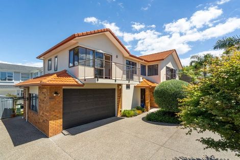 Photo of property in 2/23 Kiteroa Terrace, Rothesay Bay, Auckland, 0630