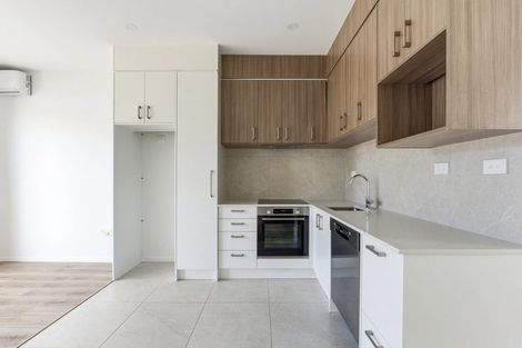 Photo of property in 8/233 Great North Road, Henderson, Auckland, 0612