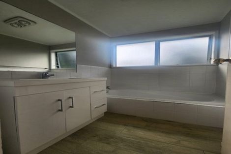 Photo of property in 1/34 Darren Crescent, Half Moon Bay, Auckland, 2012