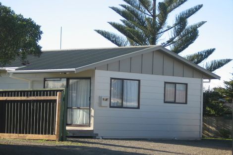 Photo of property in 5a Dodds Crescent, Otaki Beach, Otaki, 5512