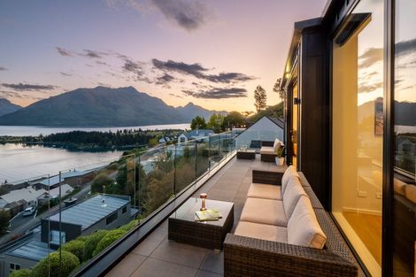 Photo of property in 92 Hensman Road, Queenstown, 9300