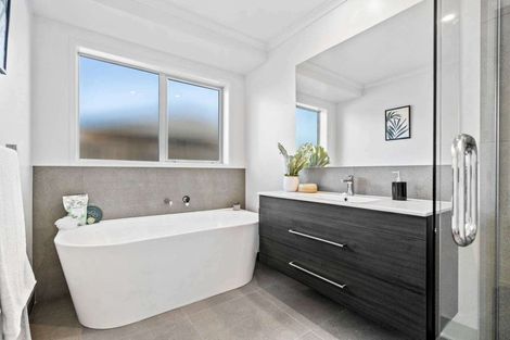 Photo of property in 46 Kitemaunga Avenue, One Tree Point, 0118