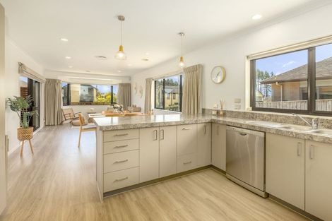 Photo of property in 22 Bluewater Place, Paraparaumu, 5032