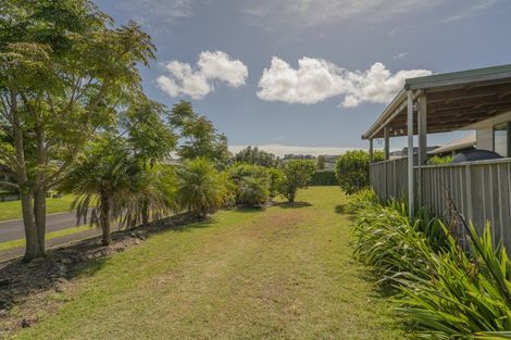 Photo of property in 23 Hawk Hill Crescent, Cooks Beach, Whitianga, 3591
