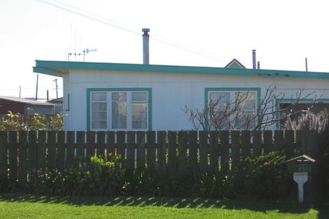 Photo of property in 27 Roore Street, Foxton Beach, Foxton, 4815
