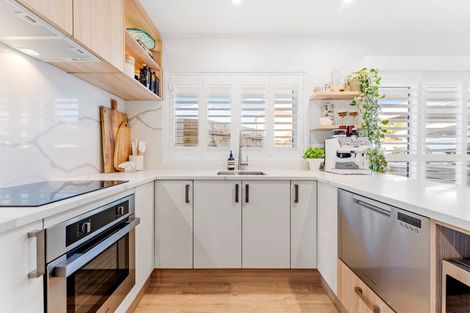 Photo of property in 2/4 Beach Road, Orewa, 0931