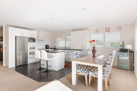 Photo of property in 15 Parkland Rise, Omokoroa, 3114