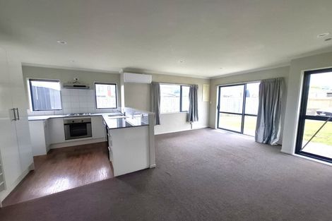 Photo of property in 39 Rewarewa Road, Te Atatu Peninsula, Auckland, 0610