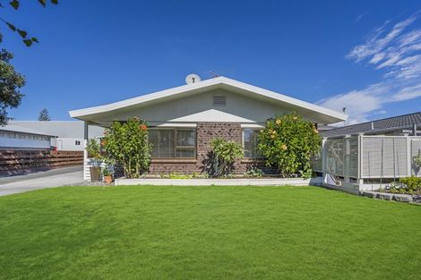 Photo of property in 1/52 Florence Avenue, Orewa, 0931