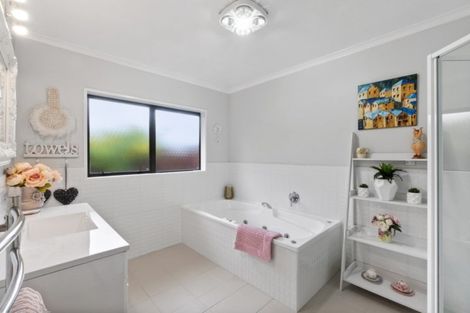 Photo of property in 3 Kenneth Place, Rototuna, Hamilton, 3210