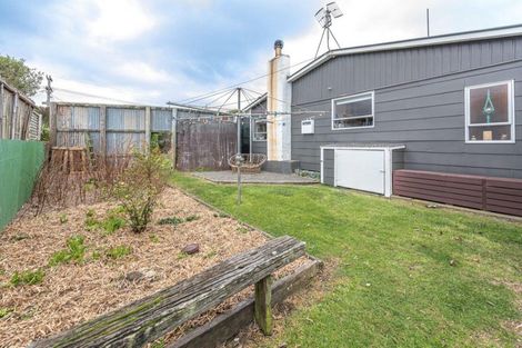 Photo of property in 1929 Parewanui Road, Parewanui, Bulls, 4894