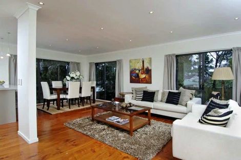 Photo of property in 2/12a Dallinghoe Crescent, Milford, Auckland, 0620