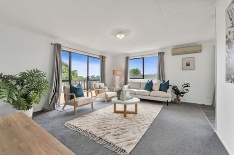 Photo of property in 33 Riversdale Drive, Merrilands, New Plymouth, 4312