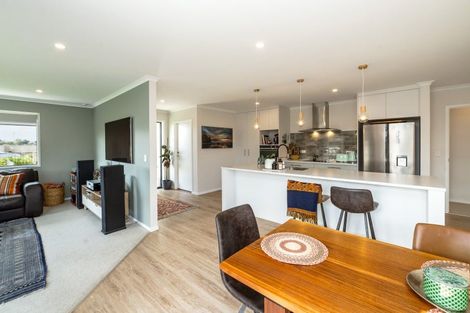 Photo of property in 7 Kakariki Crescent, Carterton, 5713