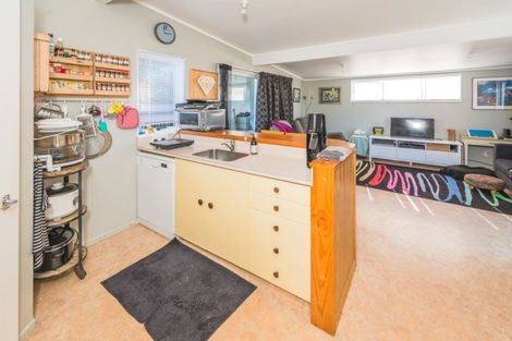 Photo of property in 1 Kamahi Street, Castlecliff, Whanganui, 4501