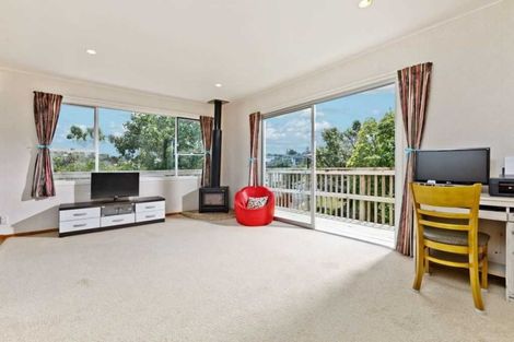 Photo of property in 4 Cheval Drive, Totara Vale, Auckland, 0629