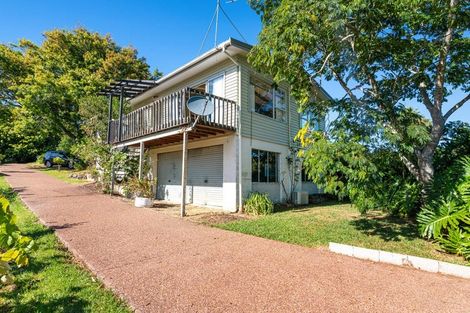 Photo of property in 16 Pohutukawa Avenue, Red Beach, 0932