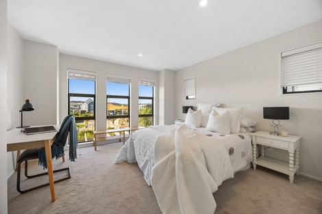 Photo of property in 21 Irving Place, Hobsonville, Auckland, 0616