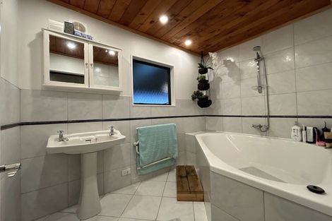 Photo of property in 42 Codlin Road, Waiuku, 2683