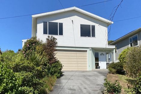 Photo of property in 28 Ranui Terrace, Tawa, Wellington, 5028