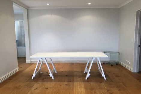 Photo of property in 118 Bleakhouse Road, Mellons Bay, Auckland, 2014