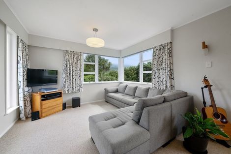 Photo of property in 53 Saint Johns Terrace, Tawa, Wellington, 5028