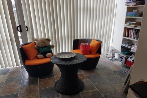 Photo of property in 2 Shepherds Road, Papakura, 2110