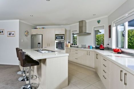 Photo of property in 8 Rahotu Way, Bayview, Auckland, 0629