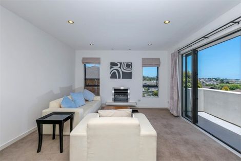 Photo of property in 31 Cricklade Terrace, Windsor Park, Auckland, 0632