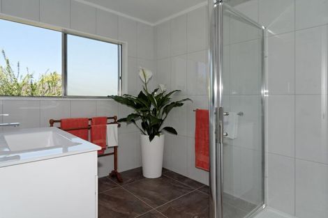 Photo of property in 6 Zita Maria Drive, Massey, Auckland, 0614