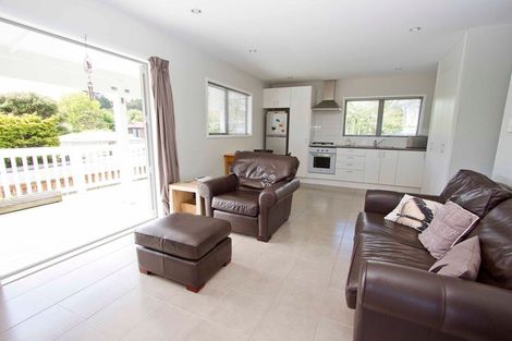 Photo of property in 1/127 Atkinson Road, Titirangi, Auckland, 0604