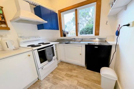 Photo of property in 72 Kelburn Parade, Kelburn, Wellington, 6012