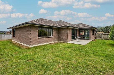 Photo of property in 70 Sunstone Crescent, Timberlea, Upper Hutt, 5018