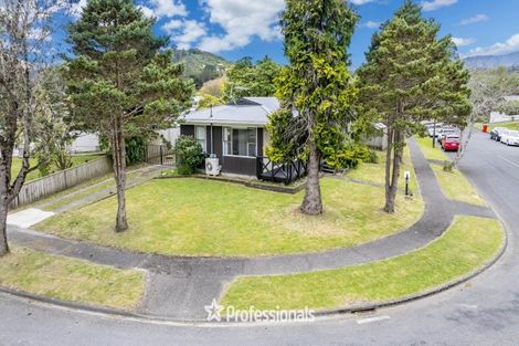 Photo of property in 33 Larchmont Grove, Totara Park, Upper Hutt, 5018